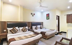 Hotel Perfect Spot- Main Bazar - Walking Metro Station