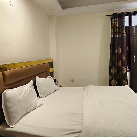 Hotel Perfect Spot- Main Bazar - Walking Metro Station New Delhi Exterior photo