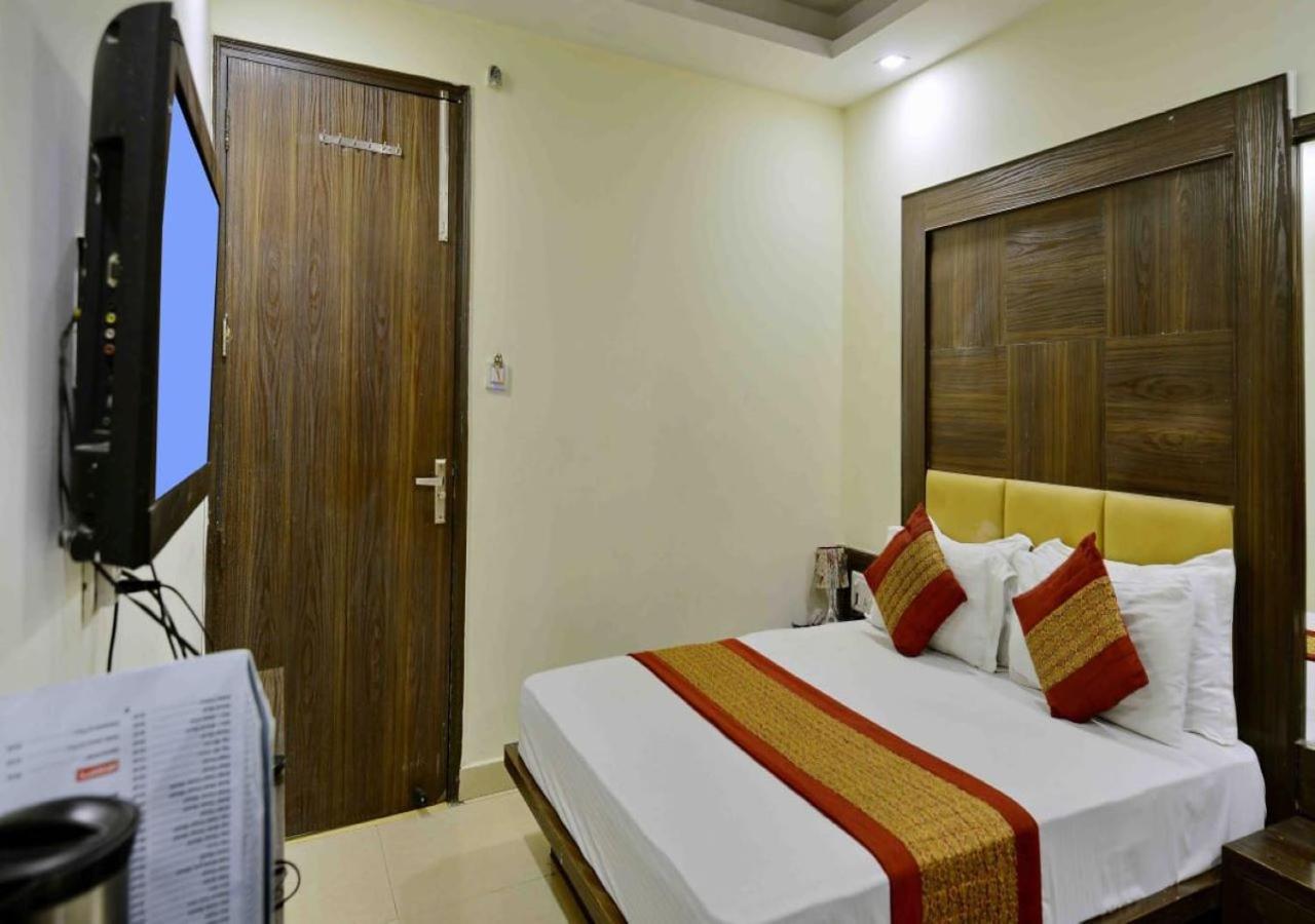 Hotel Perfect Spot- Main Bazar - Walking Metro Station New Delhi Exterior photo