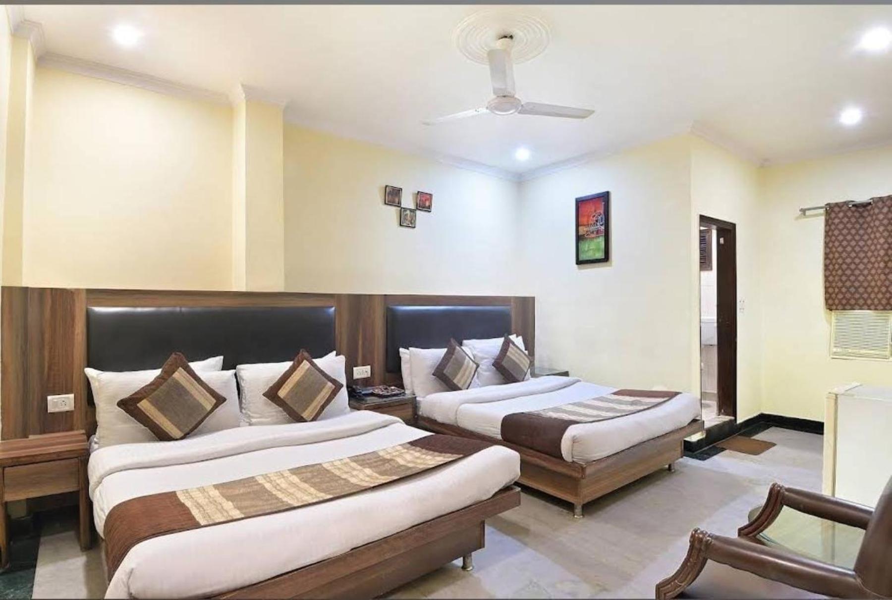 Hotel Perfect Spot- Main Bazar - Walking Metro Station New Delhi Exterior photo
