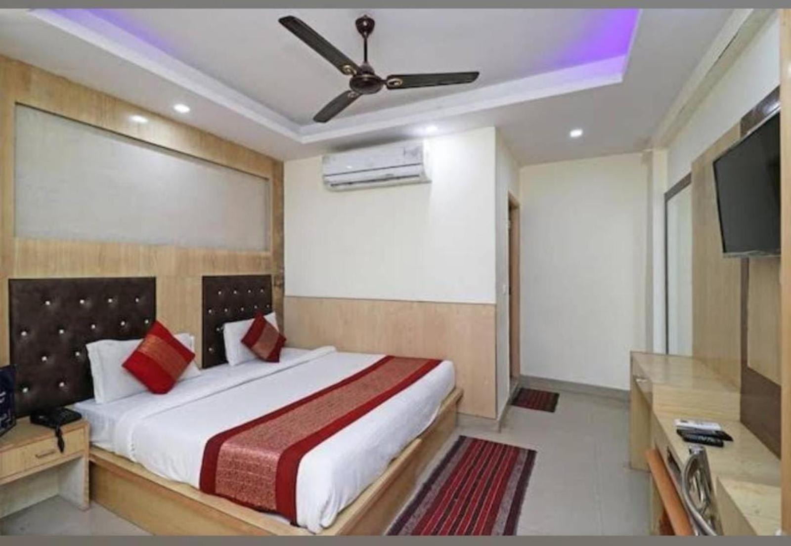 Hotel Perfect Spot- Main Bazar - Walking Metro Station New Delhi Exterior photo