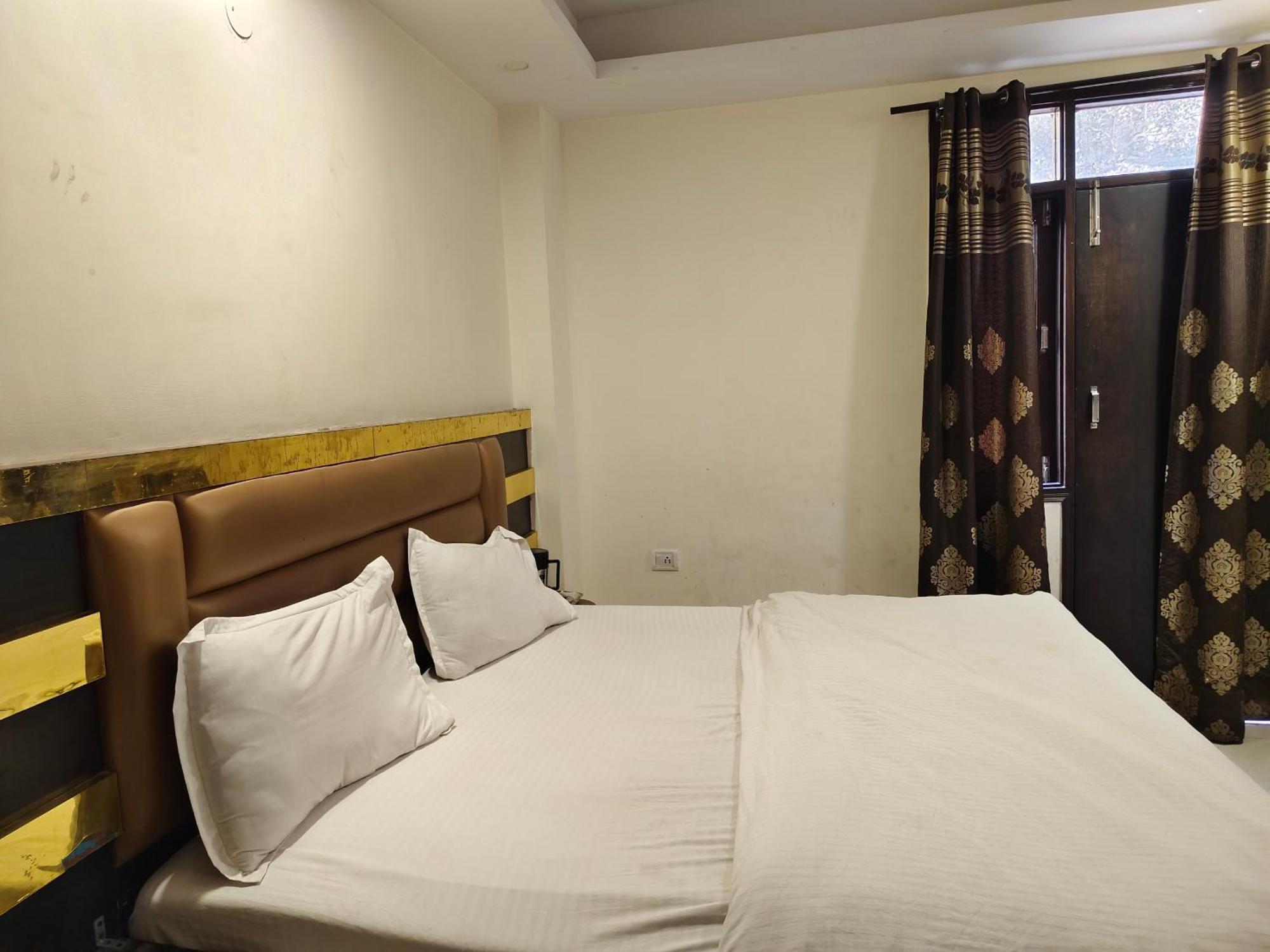 Hotel Perfect Spot- Main Bazar - Walking Metro Station New Delhi Exterior photo